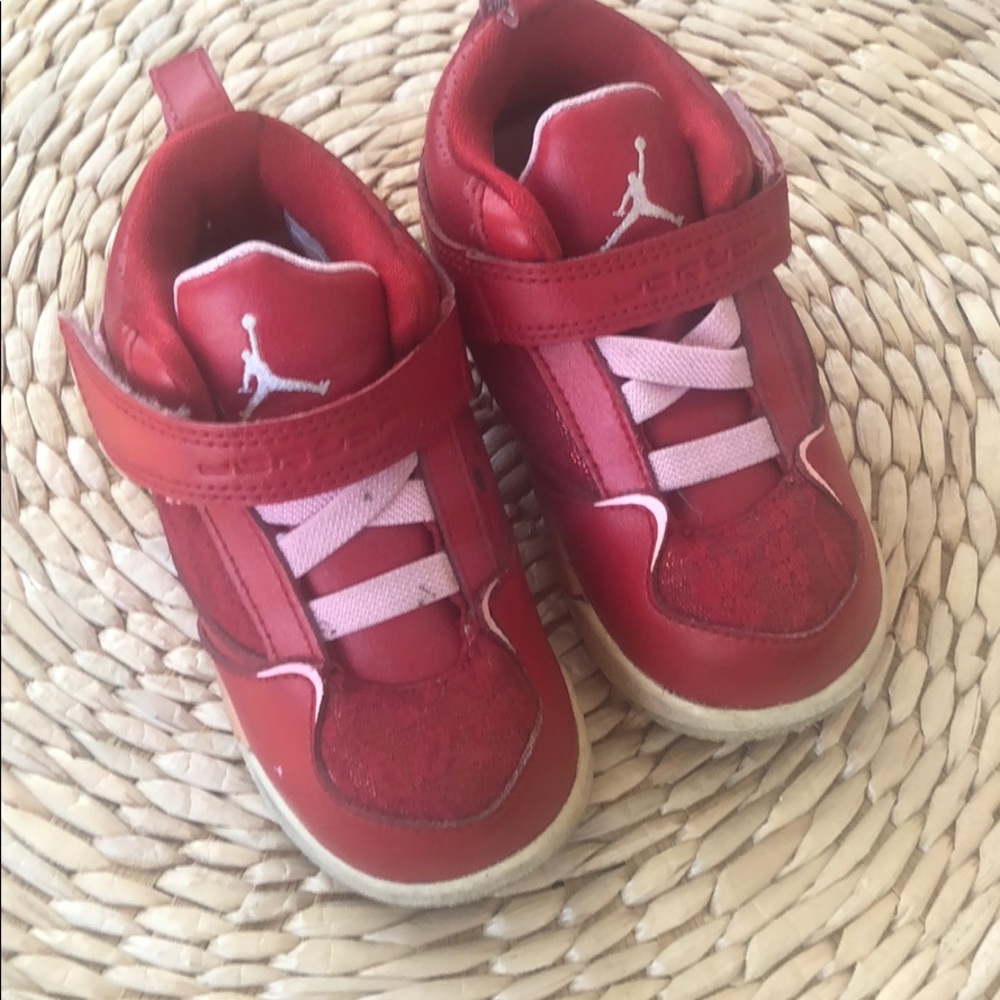 Toddler Nike Jordan’s red
